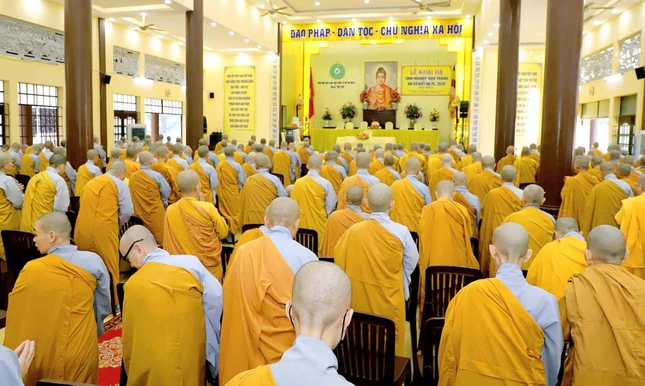 Chư hành giả an cư tại khu vực Bình Dương sẽ vân tập về tổ đình Hội Khánh mỗi tháng 2 lần vào ngày 15 và cuối tháng âm lịch để Bố-tát, sinh hoạt Giáo hội Chư hành giả an cư tại khu vực Bình Dương sẽ vân tập về tổ đình Hội Khánh mỗi tháng 2 lần vào ngày 15 và cuối tháng âm lịch để Bố-tát, sinh hoạt Giáo hội