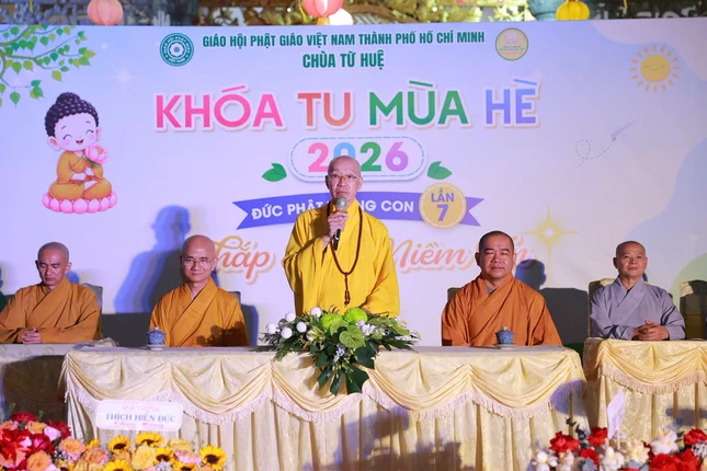 Hòa thượng Thích Hiển Đức ban đạo từ Hòa thượng Thích Hiển Đức ban đạo từ