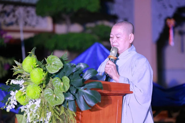 Ni trưởng Thích nữ Huệ Tuyến phát biểu khai mạc Ni trưởng Thích nữ Huệ Tuyến phát biểu khai mạc