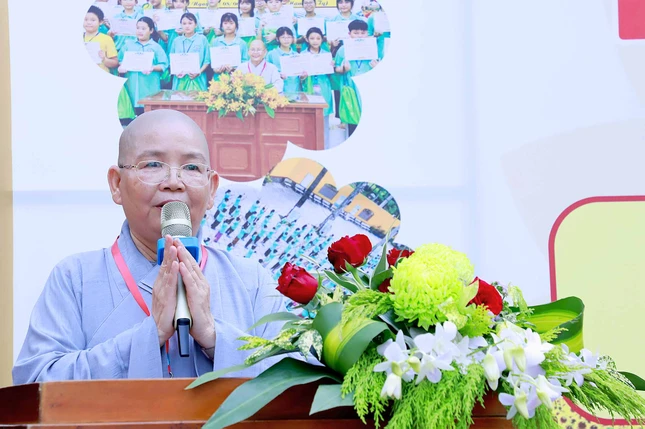 Ni sư Thích nữ Từ Thảo phát biểu khai mạc Ni sư Thích nữ Từ Thảo phát biểu khai mạc
