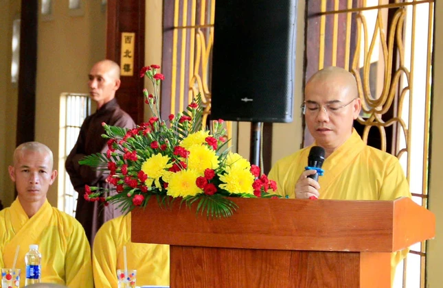 Thượng tọa Thích Thông Đạo báo cáo tổng quát công tác tổ chức khóa An cư kiết hạ tại thành phố