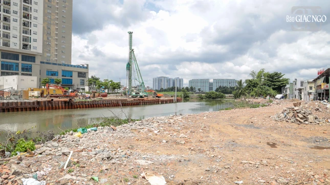 Dự án cải tạo rạch Xuyên Tâm là công trình trọng điểm của TPHCM. Đến nay, cả 4 phường đã hoàn tất công tác bồi thường, giải phóng mặt bằng, tạo điều kiện để đẩy nhanh thi công Dự án cải tạo rạch Xuyên Tâm là công trình trọng điểm của TPHCM. Đến nay, cả 4 phường đã hoàn tất công tác bồi thường, giải phóng mặt bằng, tạo điều kiện để đẩy nhanh thi công