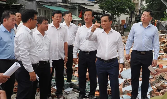 Chủ tịch UBND TPHCM Nguyễn Văn Được kiểm tra tiến độ bồi thường, giải phóng mặt bằng tại dự án cải tạo môi trường rạch Xuyên Tâm - Ảnh: Hoàng Hùng Chủ tịch UBND TPHCM Nguyễn Văn Được kiểm tra tiến độ bồi thường, giải phóng mặt bằng tại dự án cải tạo môi trường rạch Xuyên Tâm - Ảnh: Hoàng Hùng