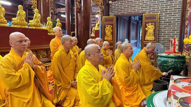 Thượng tọa Thích Nguyên Thành, Ủy viên Thường trực Hội đồng Trị sự, Trưởng ban Trị sự GHPGVN tỉnh Thái Nguyên, Đường chủ hạ trường cùng chư Tăng tác pháp an cư Thượng tọa Thích Nguyên Thành, Ủy viên Thường trực Hội đồng Trị sự, Trưởng ban Trị sự GHPGVN tỉnh Thái Nguyên, Đường chủ hạ trường cùng chư Tăng tác pháp an cư