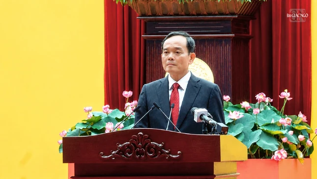 Ủy viên Bộ Chính trị, Bí thư Thành ủy TP.HCM Trần Lưu Quang đọc diễn văn Lễ kỷ niệm 50 năm Ngày Thành phố Sài Gòn – Gia Định vinh dự mang tên Chủ tịch Hồ Chí Minh