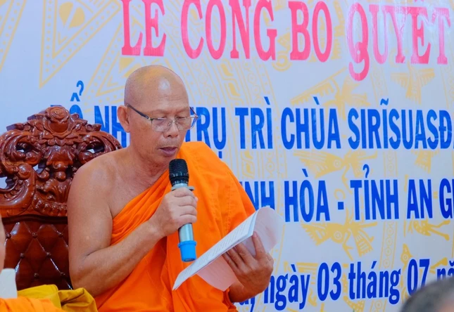 Hòa thượng Danh Đổng ban đạo từ