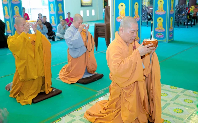 Dâng phạn thực cúng dường vị Tổ khai sơn chùa Thiên Chơn nhân ngày húy nhật Dâng phạn thực cúng dường vị Tổ khai sơn chùa Thiên Chơn nhân ngày húy nhật
