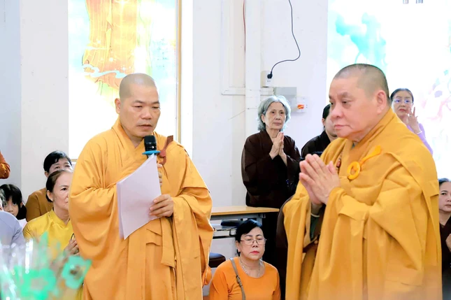 Thượng tọa Thích Chơn Phát, trụ trì chùa Thiên Chơn tác bạch tri ân Thượng tọa Thích Chơn Phát, trụ trì chùa Thiên Chơn tác bạch tri ân
