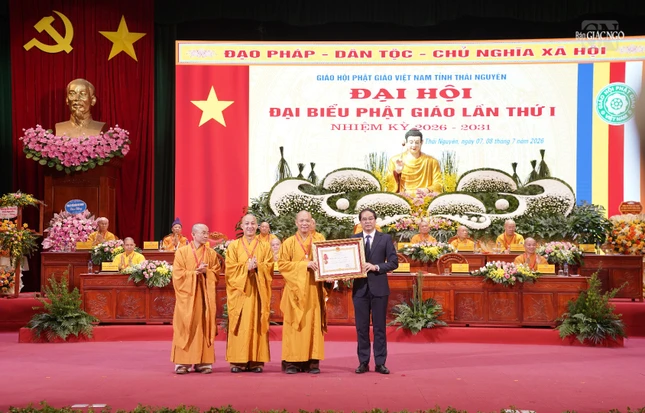 Ủy viên Trung ương Đảng, Bí thư Tỉnh ủy Thái Nguyên Trịnh Xuân Trường tặng Huân chương Lao động hạng Nhì của Tổng Bí thư, Chủ tịch nước Tô Lâm đến tập thể Ban Trị sự GHPGVN tỉnh Thái Nguyên