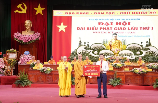 Tặng 3 tỷ đồng hỗ trợ xây dựng nhà Đại đoàn kết