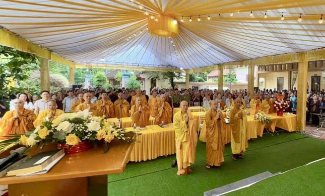 Chư tôn đức, quan khách tham dự Chư tôn đức, quan khách tham dự