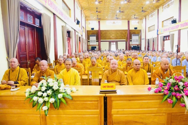 Chư tôn đức tham dự