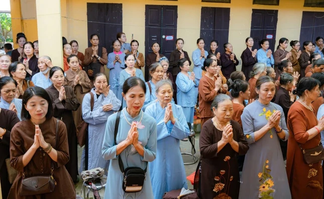 Phật tử phát nguyện hộ trì chư Tăng trong 3 tháng hạ an cư Phật tử phát nguyện hộ trì chư Tăng trong 3 tháng hạ an cư