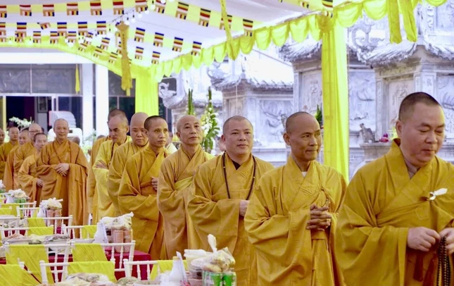 Chư tôn đức tham dự Chư tôn đức tham dự