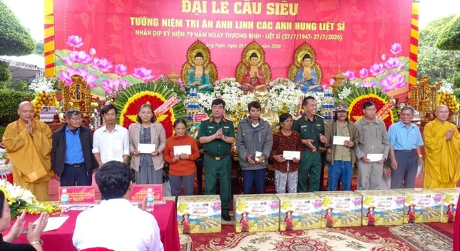 Chùa Vĩnh Nghiêm tặng quà đến các gia đình có công với cách mạng tại tỉnh Quảng Ngãi