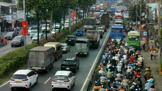 Quốc lộ 22 thường xuyên quá tải, hay kẹt xe kéo dài vào lúc cao điểm - Ảnh: Võ Lê