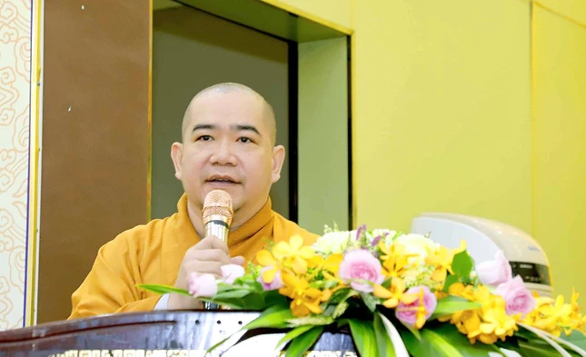 Đại đức Thích Thiện Hưng báo cáo nội dung, tình hình tu học của các hành giả khu vực Bình Dương Đại đức Thích Thiện Hưng báo cáo nội dung, tình hình tu học của các hành giả khu vực Bình Dương