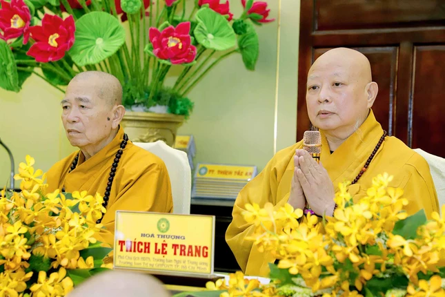Hòa thượng Thích Lệ Trang sách tấn chư hành giả an cư Hòa thượng Thích Lệ Trang sách tấn chư hành giả an cư