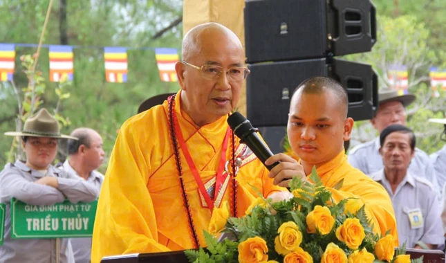 Hòa thượng Thích Khế Chơn đọc diễn văn khai mạc