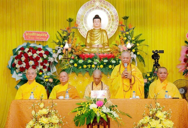 Hòa thượng Thích Từ Nghiêm ban đạo từ Hòa thượng Thích Từ Nghiêm ban đạo từ