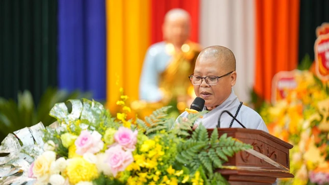 Ni sư Thích Đàm Quy phát biểu bế mạc Ni sư Thích Đàm Quy phát biểu bế mạc