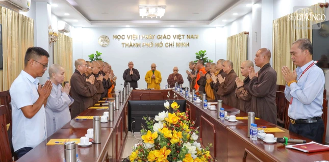Quang cảnh buổi làm việc