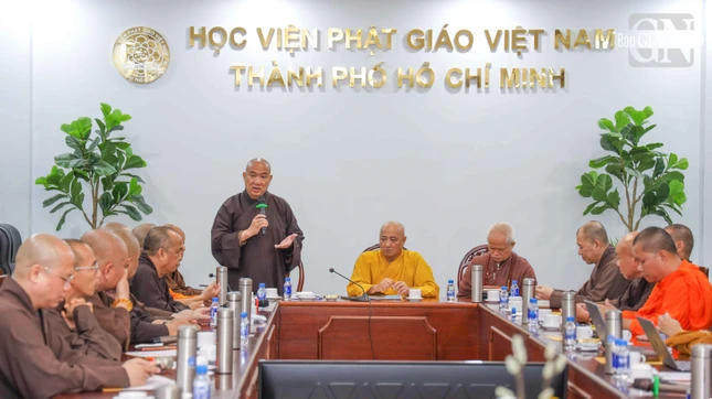 Thượng tọa Thích Phước Nguyên đóng góp ý kiến