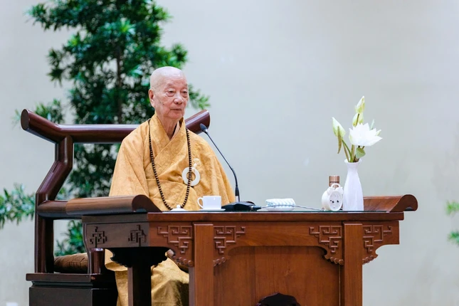 Đức Pháp chủ GHPGVN huấn thị