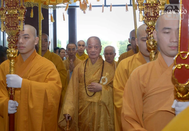 Cung thỉnh Đức Pháp chủ GHPGVN quang lâm