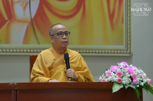 Thượng tọa Thích Viên Trí chia sẻ với các Phật tử về chủ đề “Tri ân và báo ân của người con Phật trong mùa Vu lan”