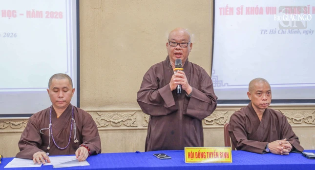 Thượng tọa Thích Phước Đạt phát biểu động viên các thí sinh