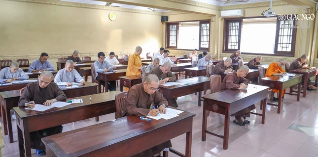 21 thí sinh nghiêm túc làm bài thi