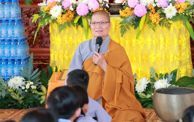 Ni sư Thích nữ Huệ Đức, trụ trì Quan Âm tu viện chia sẻ