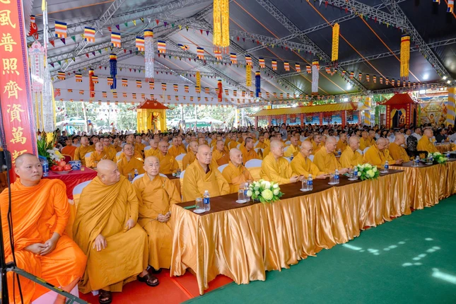 Chư tôn đức tham dự Chư tôn đức tham dự