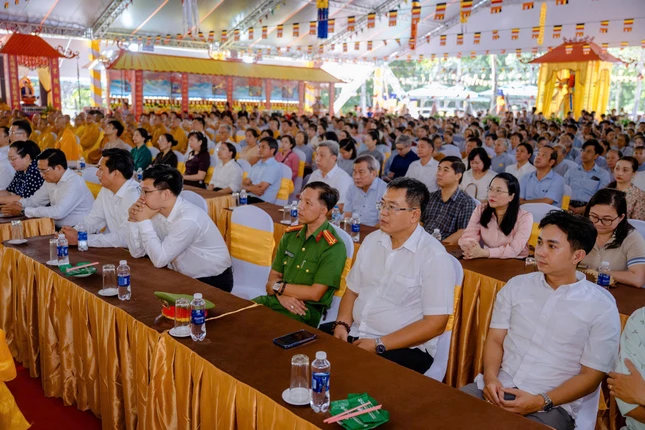 Đại diện chính quyền các cấp tham dự Đại diện chính quyền các cấp tham dự