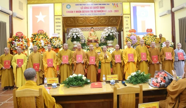 Thượng tọa Thích Thanh Tuấn trao quyết định chuẩn y nhân sự Ban Trị sự GHPGVN tỉnh Hưng Yên, nhiệm kỳ 2026-2031