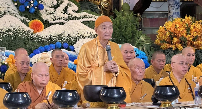Trưởng lão Hòa thượng Thích Thanh Hùng ban đạo từ
