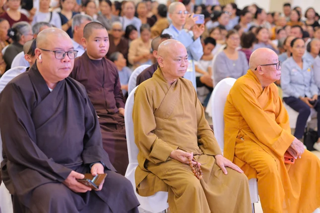 Chư tôn đức tham dự