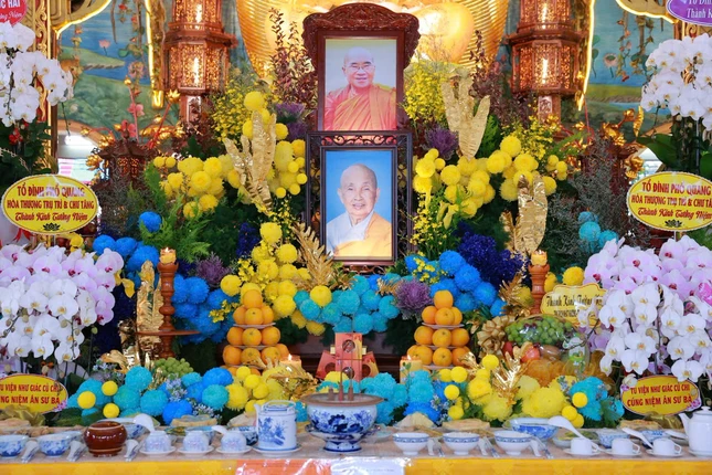 Giác linh đài Trưởng lão Hòa thượng Thích Tâm Châu và Ni trưởng Thích nữ Như Giác