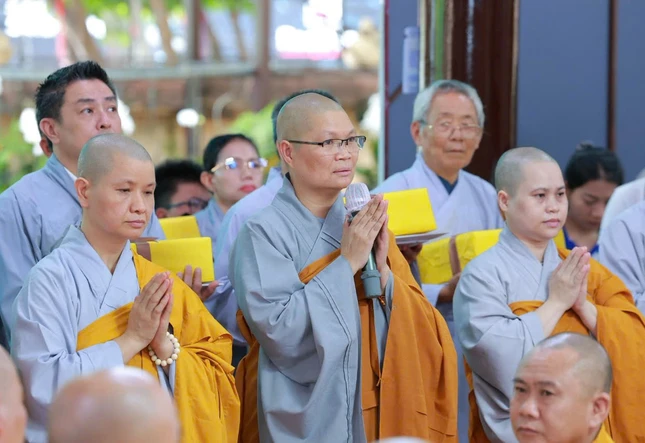 Ni sư Thích nữ Huệ Đức dâng lời tưởng niệm