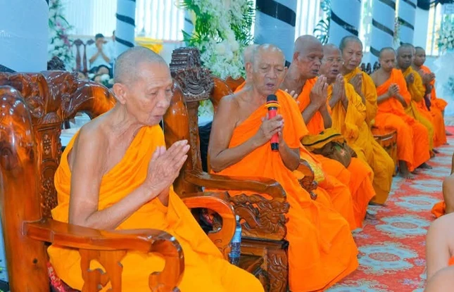 Chư tôn giáo phẩm chứng minh