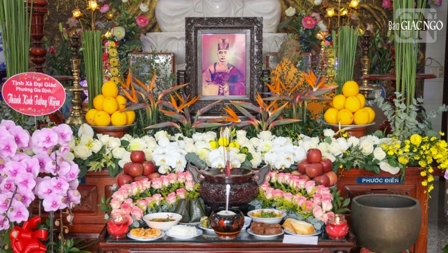 Tôn dung Hòa thượng Thích Mật Nguyện được tôn trí tại chánh điện chùa Linh Quang