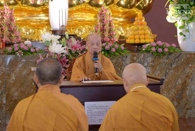 Đức Pháp chủ tán dương tinh thần tu học của Tăng Ni sinh tại Học viện trong mùa An cư kiết hạ Phật lịch 2570
