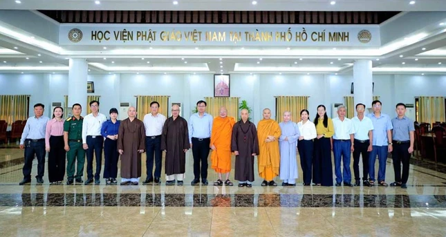 Lưu niệm tại chuyến thăm