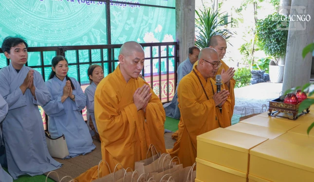 Thượng tọa Thích Lệ Tâm, trụ trì chùa Quang Thọ, Chủ hương kiêm Hóa chủ tác bạch khánh tuế chư tôn đức
