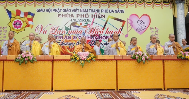 Chư tôn đức chứng minh
