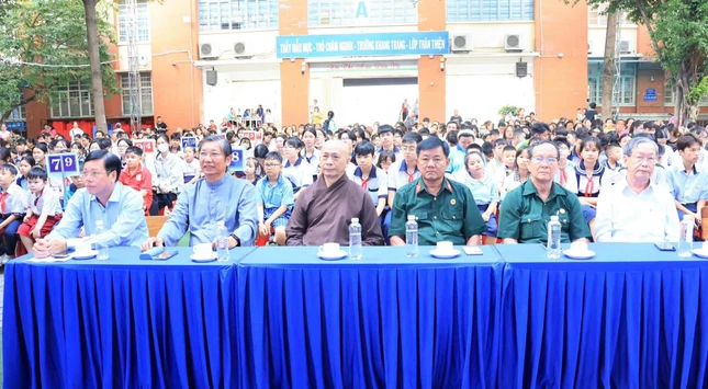 Lãnh đạo chính quyền phường Bình Thạnh, quan khách tham dự