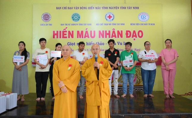 Thượng tọa Thích Lệ Trí phát biểu