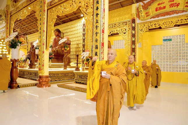 Hòa thượng Thích Huệ Thông sái tịnh