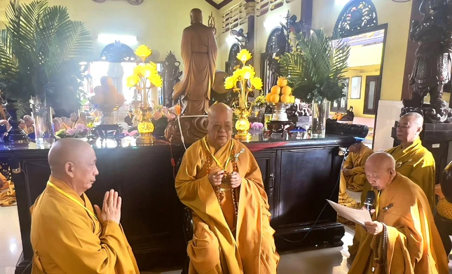 Thực hiện nghi thức đối thú Tự tứ